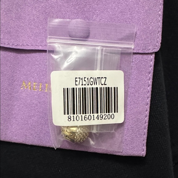 Lil' Norah Pave Earrings
Gold|White Diamondettes
Original price$75.00 - Picture 7 of 7